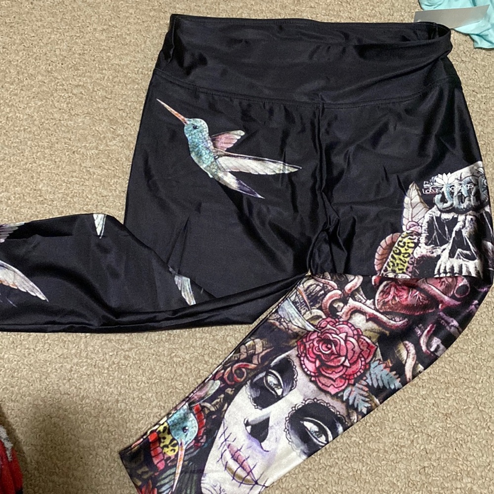 Silky smooth graphic art leggings
